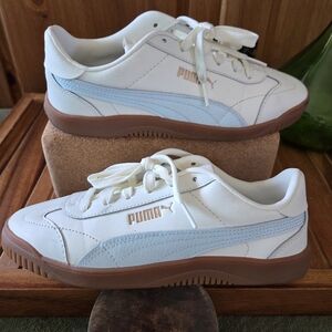 Puma Women’s Sneakers in White with Gum Outsole
